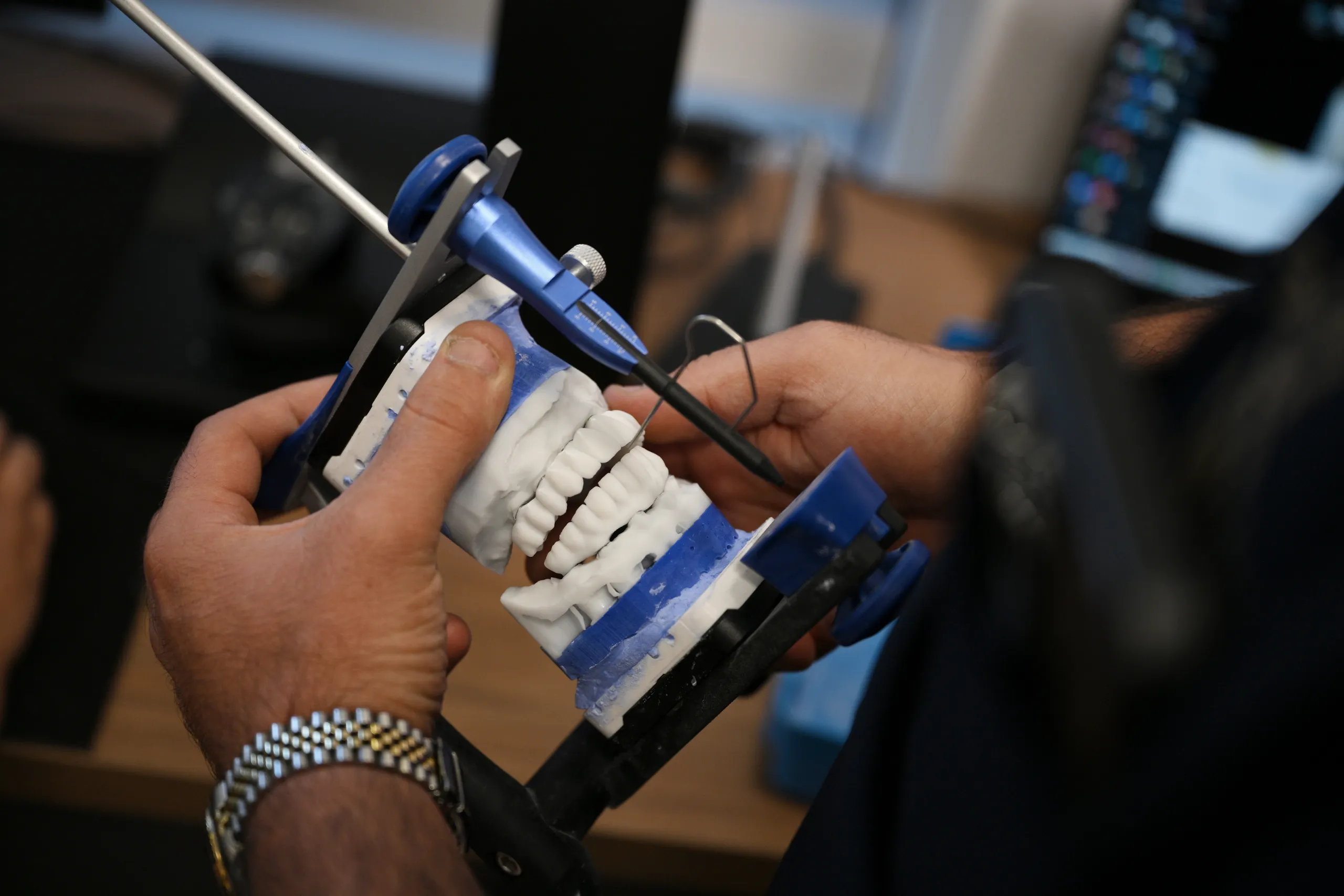 Dental laboratory precision work at AIC Dental